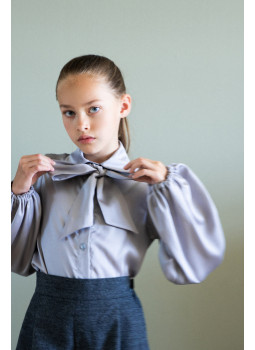 Блуза с объемными рукавами серого цвета