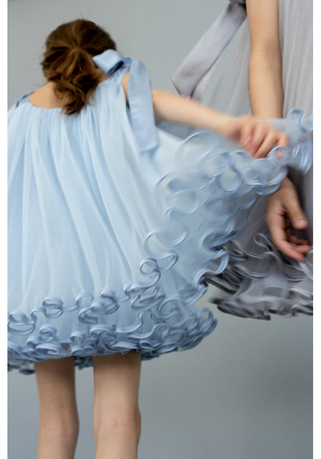 Платье на бретелях нежно-голубого цвета